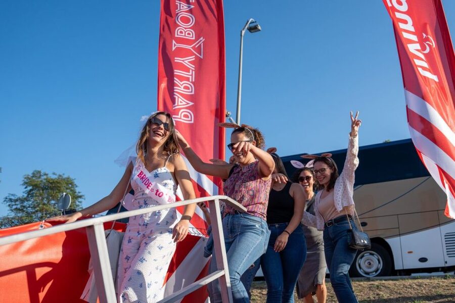 Porto: Douro River Party Boat with Sunset Option & 6 Bridges - The DJ, drinks, and party rhythm