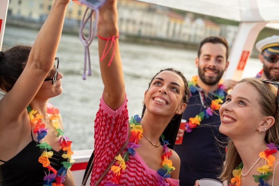 Porto: Douro River Party Boat with Sunset Option & 6 Bridges - Choosing the sunset departure