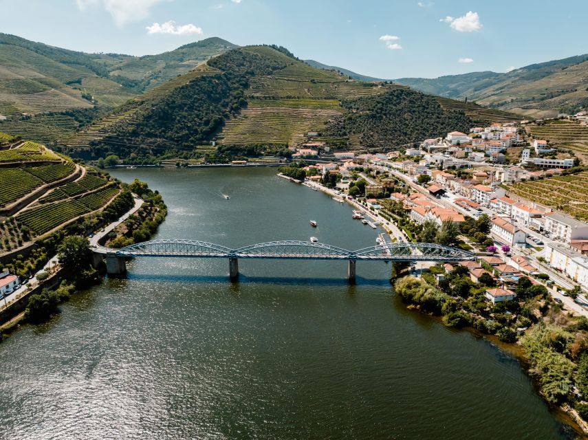 Porto: Douro Valley Full-Day Boat, Train, and Lunch Tour - The Douro boat cruise from Pinhão