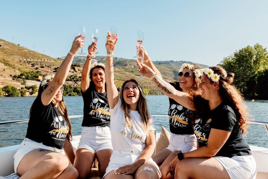Porto: Douro Valley Full-Day Boat, Train, and Lunch Tour - The short train ride through the valley