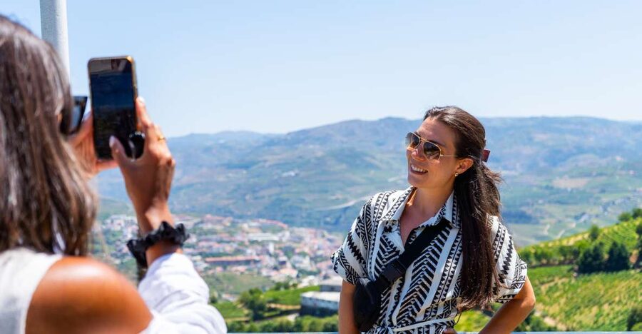 Porto: Douro Valley Tour with Lunch, Boat Cruise & Tastings - Régua: your first look at the Douro