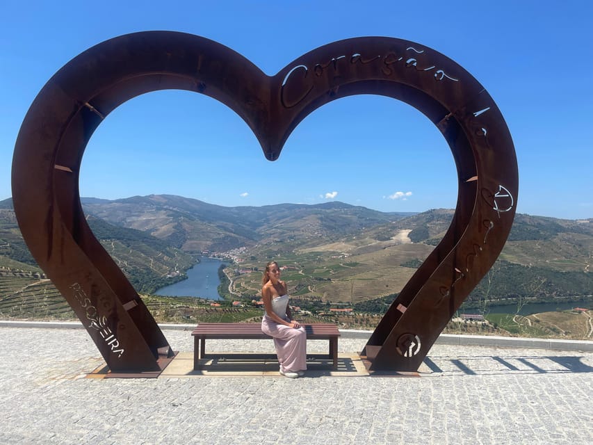Porto: Douro Valley Wine Tour with a Sommelier & Boat Trip - Lunch in Pinhão with Douro wines