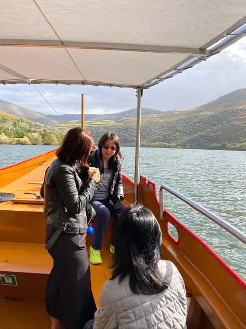 Porto: Douro Valley Wine Tour with Tastings, Lunch & Cruise - The N222 and the second boutique estate