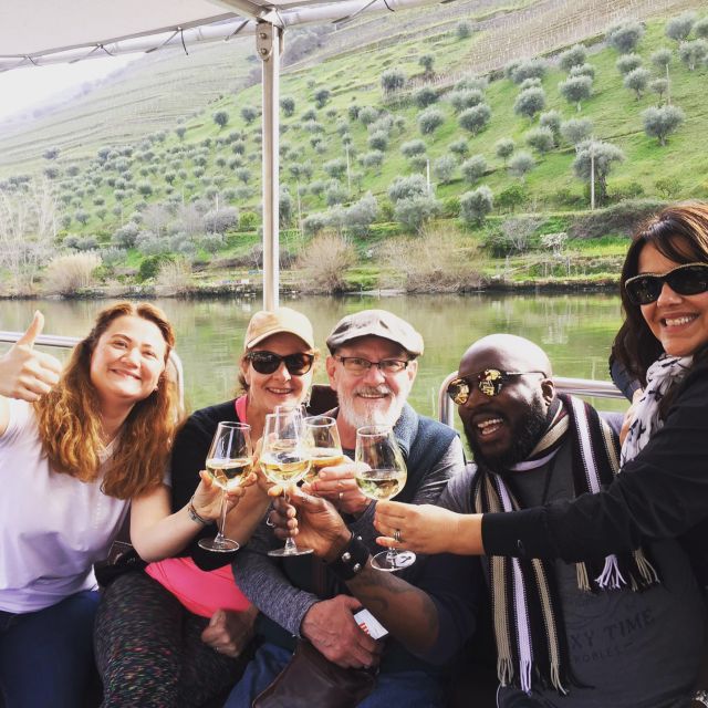 Porto: Douro Valley Wine Tour with Tastings, Lunch & Cruise - What the guides add to the day