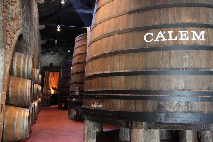 Porto: Hop-on Hop-off Bus with Optional Cruise & Wine Cellar - Starting at Praça da Batalha