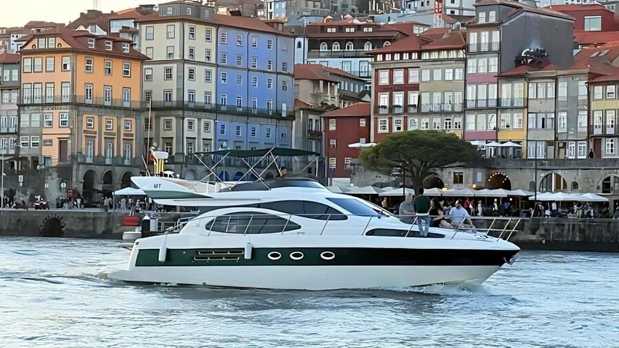 Porto: Luxury 6 Bridges Yacht Cruise with Wine & Snacks - At a glance