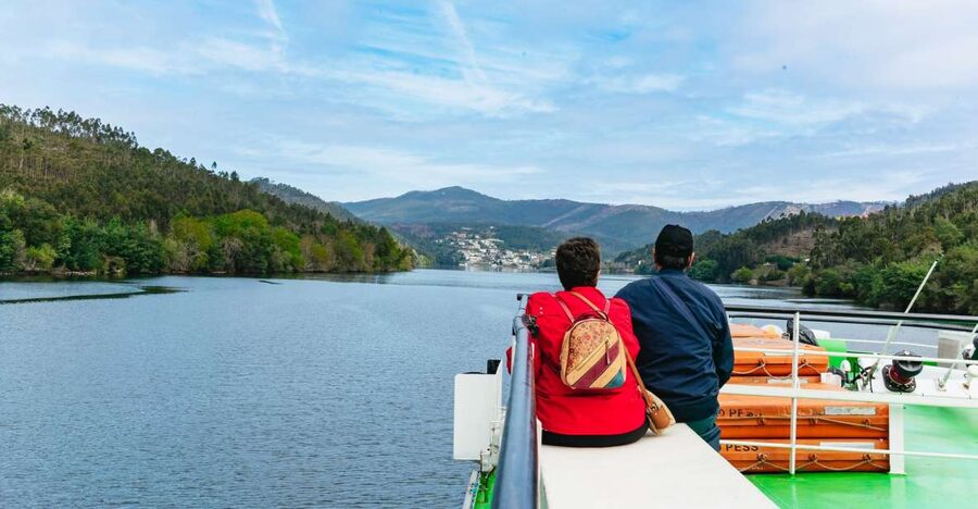 Porto - Régua - Porto Upstream Douro Cruise & Tour - Breakfast begins the long river journey