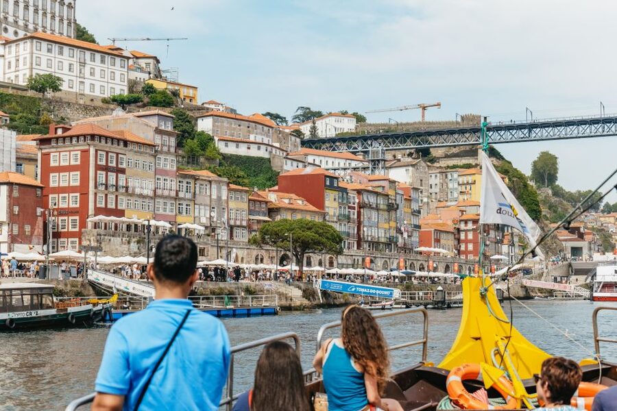 Porto: River Douro 6 Bridges Cruise - Reaching the Foz do Douro side
