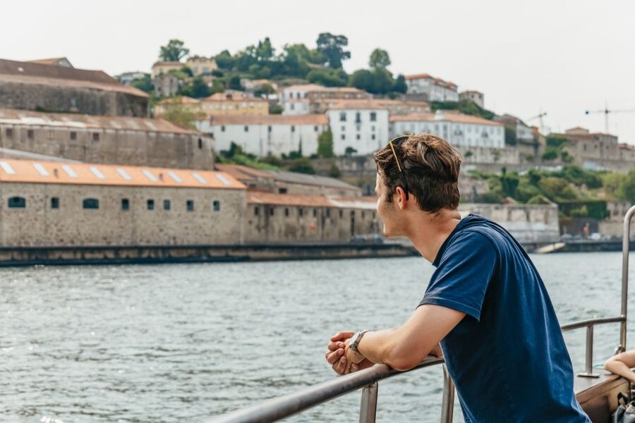 Porto: River Douro 6 Bridges Cruise - Choosing your seat and preparing for the weather