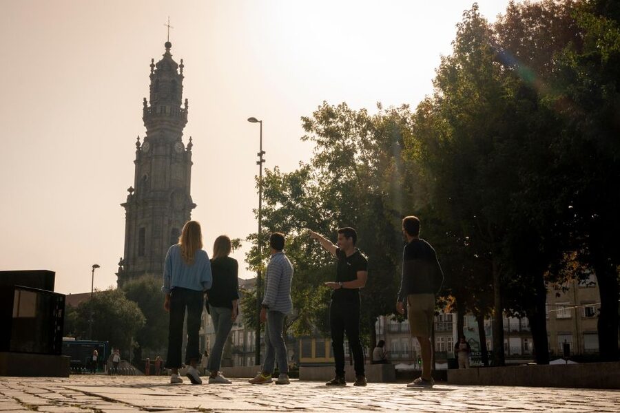 Porto: Walking Tour, Lello Bookshop, Boat and Cable Car - Porto in four hours: the essential picture