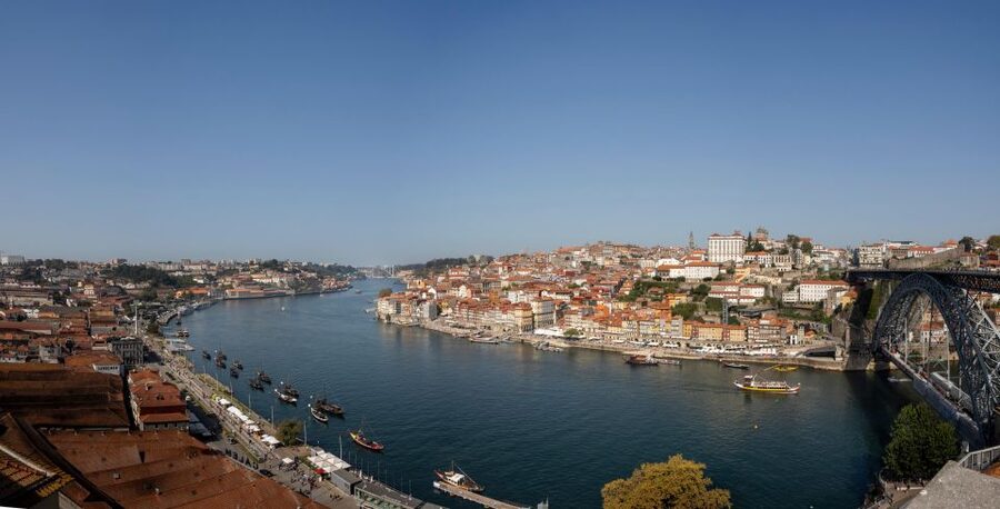 Porto: Walking Tour, Lello Bookshop, Boat and Cable Car - Cable car down to the riverfront