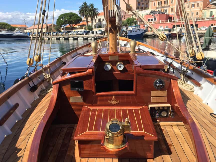 PortoS.Paolo: Half Day Traditional Boat Tour Tavolara Molara - First stop: clear water and a quiet cove