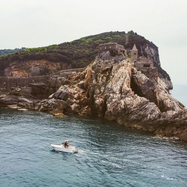 Portovenere: Isola Palmaria, Tino, and Tinetto Boat Tour - Torre Scola and the story in the stone