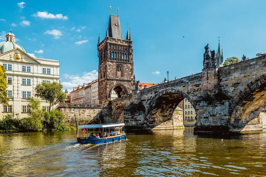 Prague: 45-Minute Sightseeing Cruise to Devil's Channel - Small-boat comfort, winter warmth, and practical limits