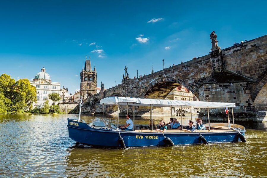 Prague: 45-Minute Sightseeing Cruise to Devil's Channel - Entering Čertovka and the Grand Priory Mill