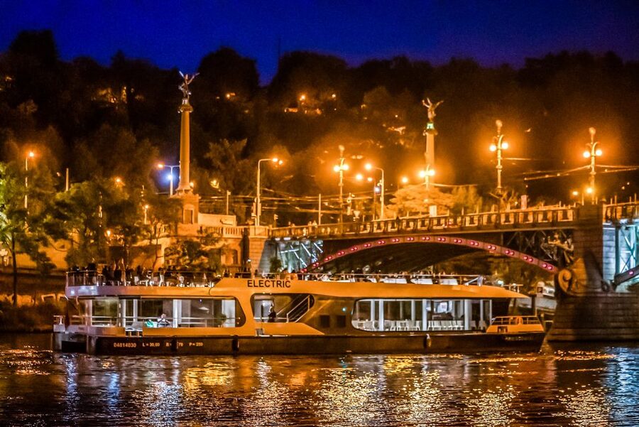 Prague: 50-Minute Sightseeing Evening Cruise - Drinks, music, and the mood onboard