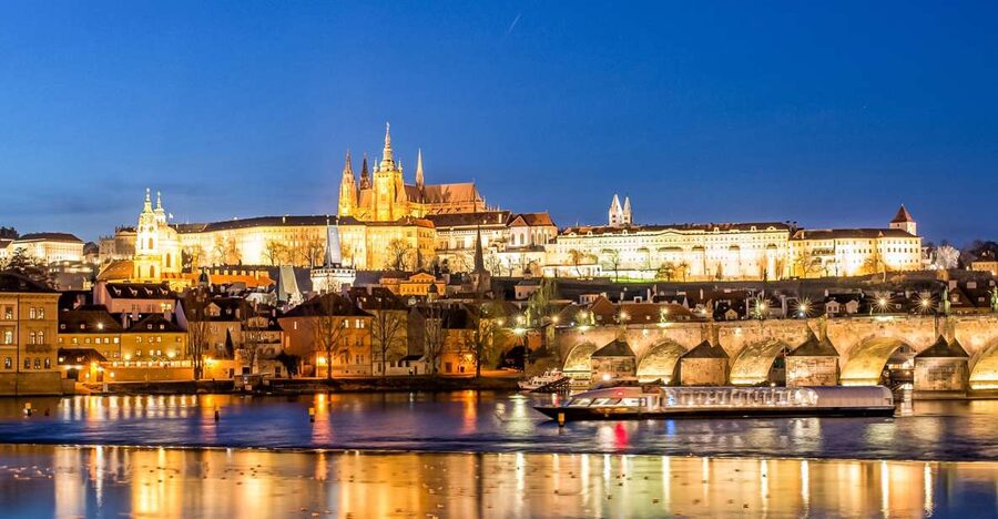 Prague: 50-Minute Sightseeing Evening Cruise - Rudolfinum and the first river views