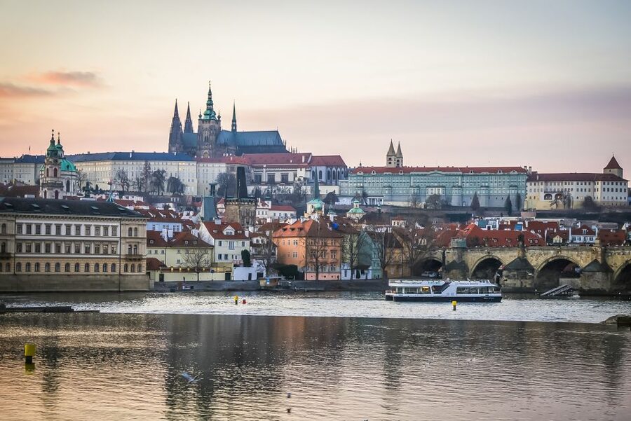 Prague: 50-Minute Sightseeing Evening Cruise - Kampa Island and Prague Castle
