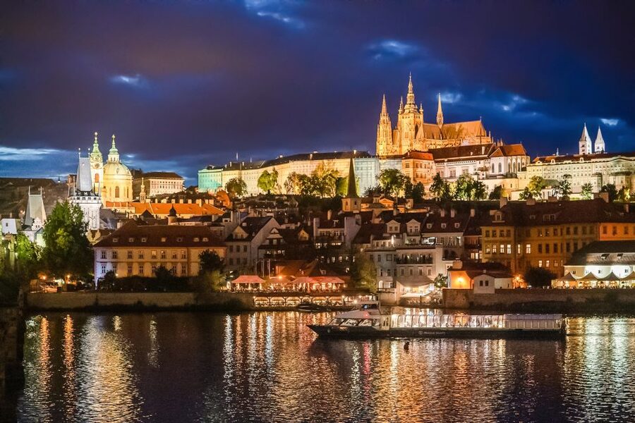 Prague: 50-Minute Sightseeing Evening Cruise - Štvanice Island and the return to the pier