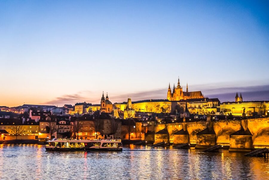 Prague: 50-Minute Sightseeing Evening Cruise - Audio guides, printed guides, and onboard Wi-Fi