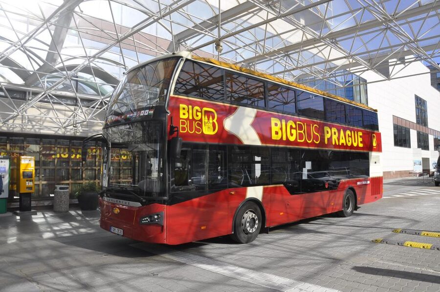 Prague: Big Bus Hop-on Hop-off, Castle Tour and River Cruise - Green route: the best first look at central Prague