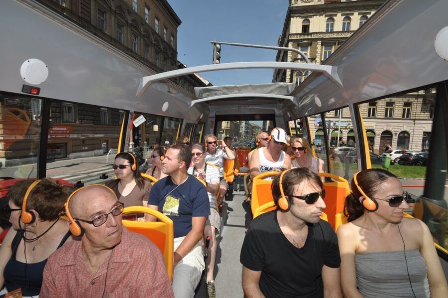 Prague: Big Bus Hop-on Hop-off, Castle Tour and River Cruise - Prague Castle: use the 14:15 guided walk
