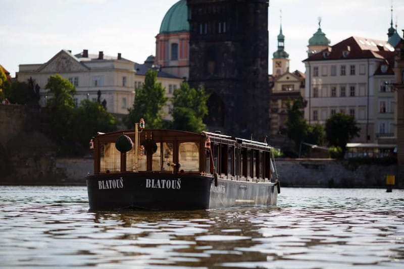 Prague: Canal Cruise Around Charles Bridge - What this Prague boat ride is really like