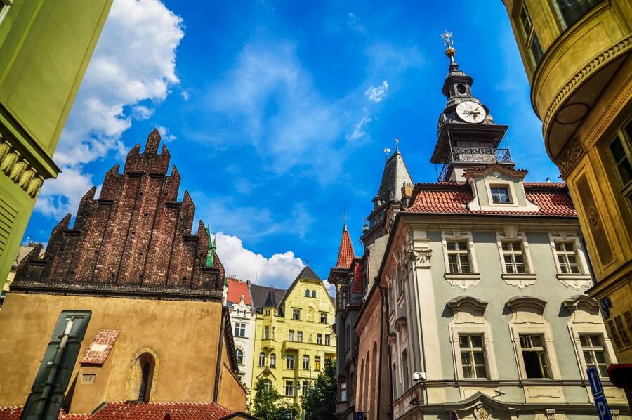 Prague: Castle and Jewish Quarter Tour with Cruise and Lunch - The guides are the main reason to book