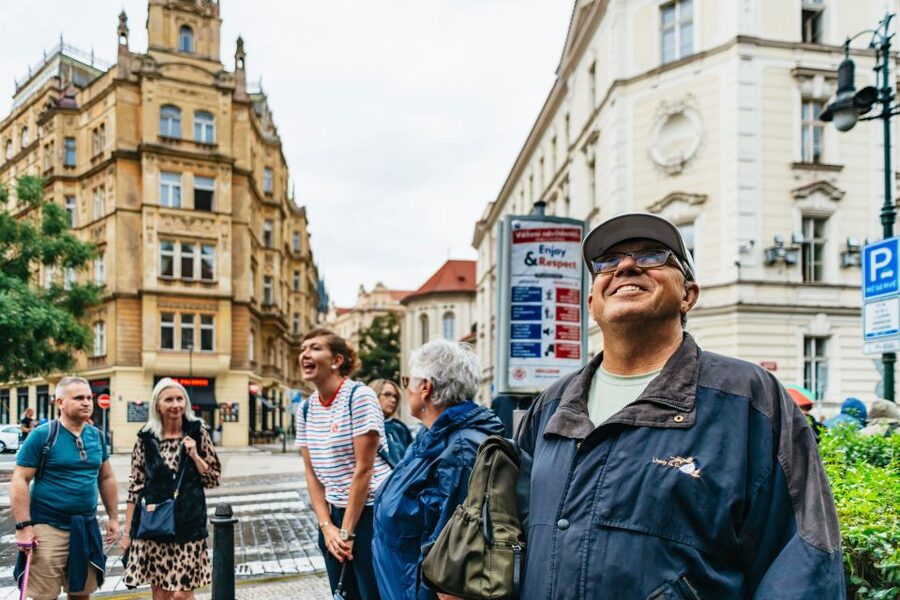 Prague: City Highlights By Bus, Boat, and on Foot - Prague Castle and its 75-minute walk