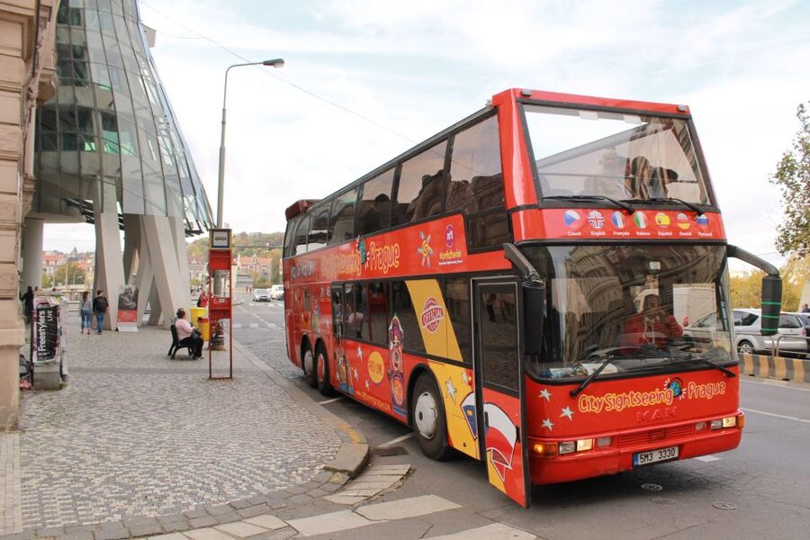Prague: City Sightseeing HOHO Bus Tour & Optional Boat Tour - Changing between Blue and Red routes