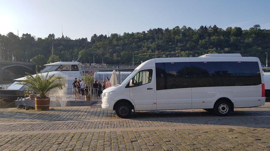 Prague: City Tour and Dinner Cruise with Hotel Pickup - Dinner, service, and live music