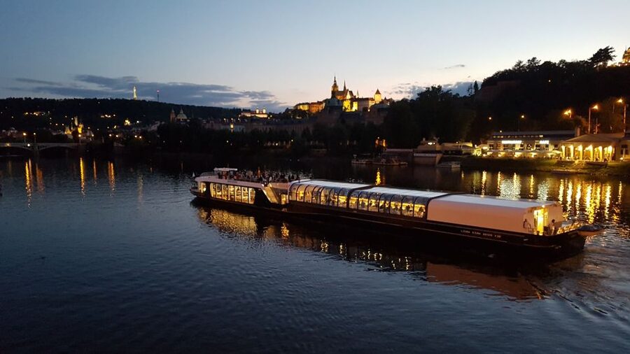 Prague: City Tour and Dinner Cruise with Hotel Pickup - Is three hours on the river too long?