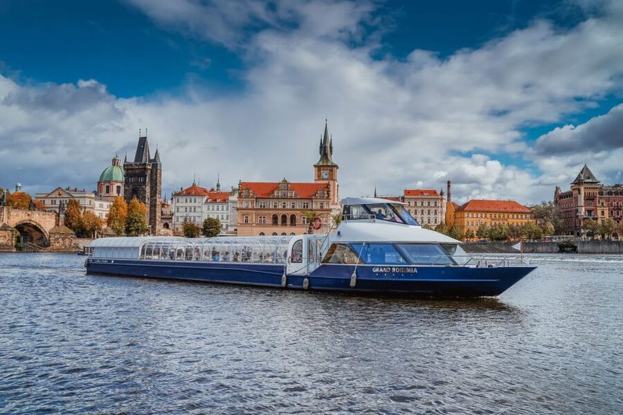 Prague: Evening Vltava River Eco Cruise with Prosecco - Why Prague looks better from the Vltava
