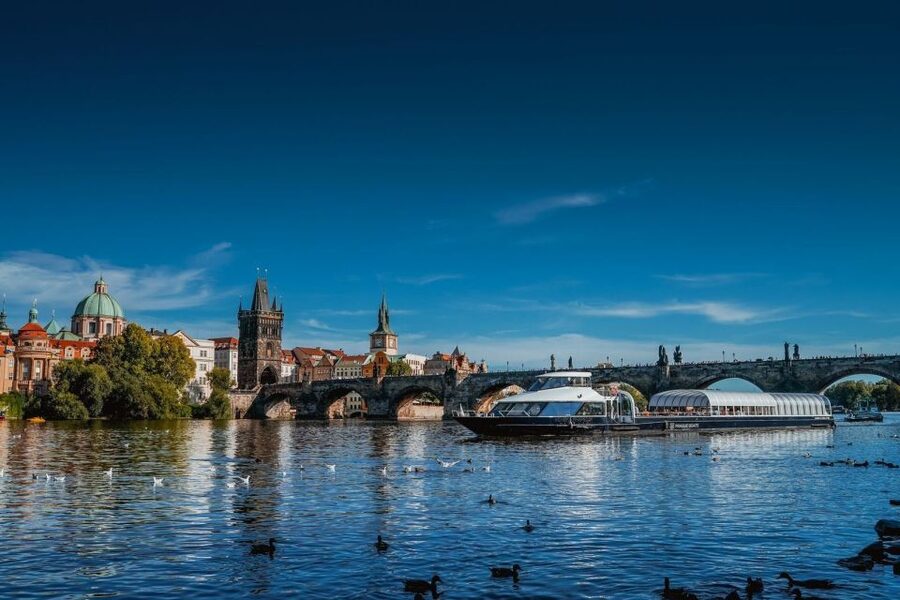 Prague: Evening Vltava River Eco Cruise with Prosecco - Prague Castle, Straka Academy, and the Old Town
