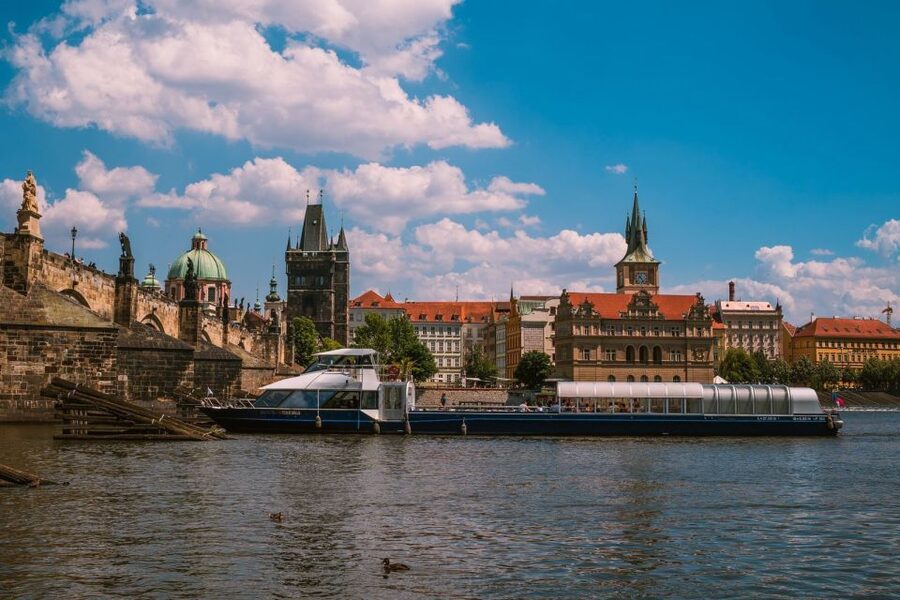 Prague: Evening Vltava River Eco Cruise with Prosecco - Sunset or full darkness?
