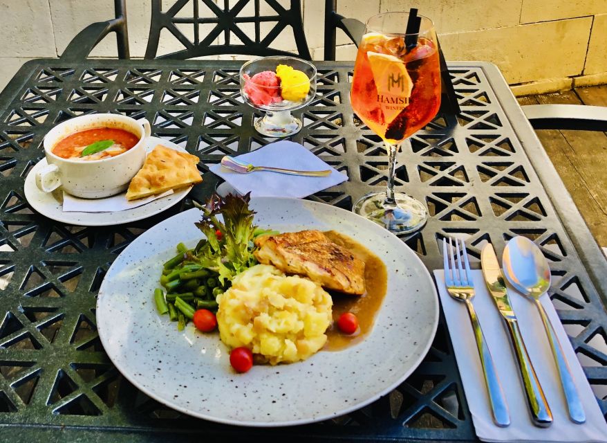Prague: Full-Day Sightseeing Tour with Cruise and Lunch - Lunch in a traditional Czech pub