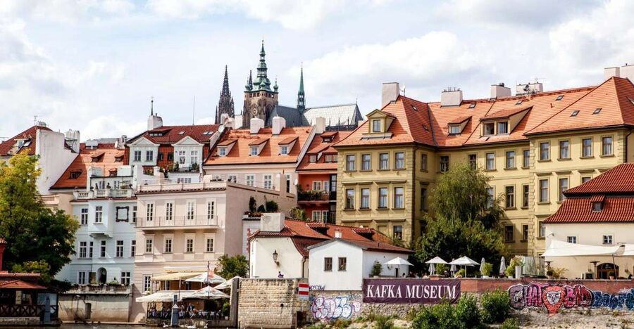 Prague: Full-Day Sightseeing Tour with Cruise and Lunch - Josefov and the difficult story of Prague’s Jewish quarter
