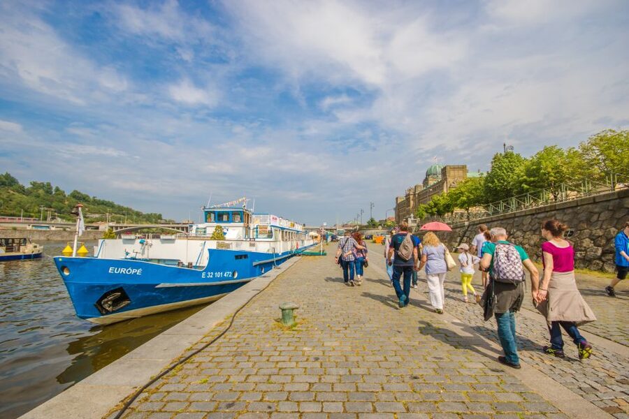 Prague: Guided Bus & Walking Tour with River Cruise & Lunch - Lunch and a two-hour Vltava cruise