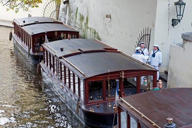 Prague Guided Walking Tour and Cruise with Authentic Czech Lunch - Finishing at the Charles Bridge Museum