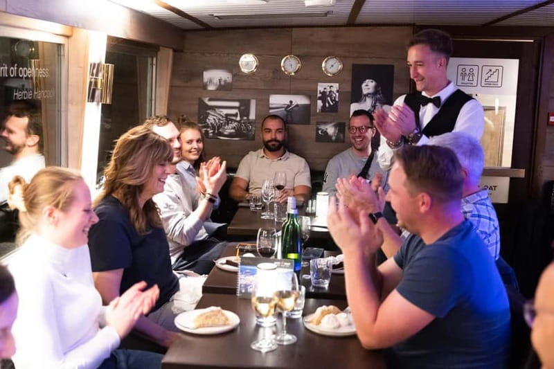 Prague: Jazz Boat Popular Live Jazz Dinner Cruise - Three sets, two breaks, and a gentle sightseeing route