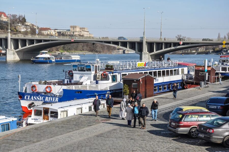 Prague: Panoramic Vltava River Cruise - Upper-deck views or a warm seat below