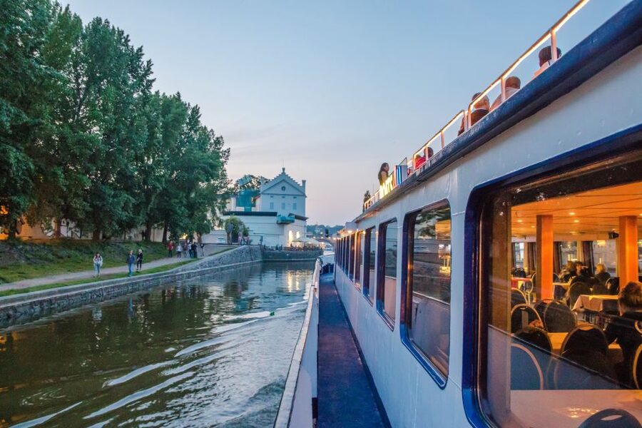 Prague: Sightseeing Boat Cruise with Buffet Dinner - Finding Classic River near Štefánikův Bridge