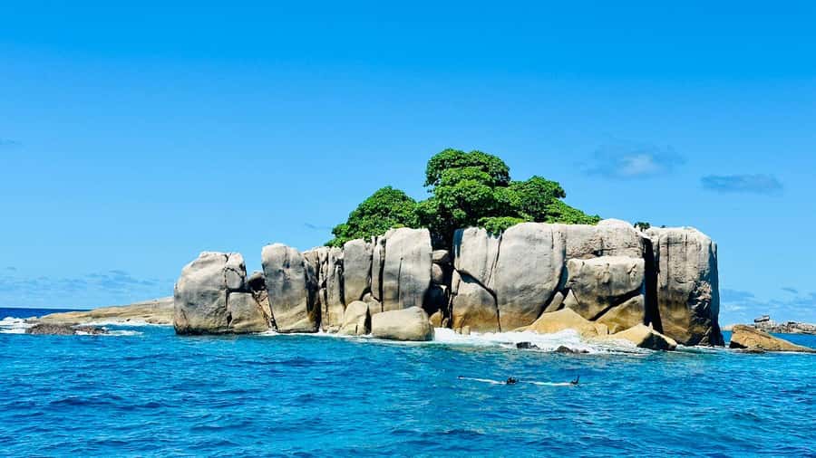 Praslin: Curieuse & St-Pierre Boat Adventure with Snorkeling - Curieuse and St. Pierre in one well-filled day