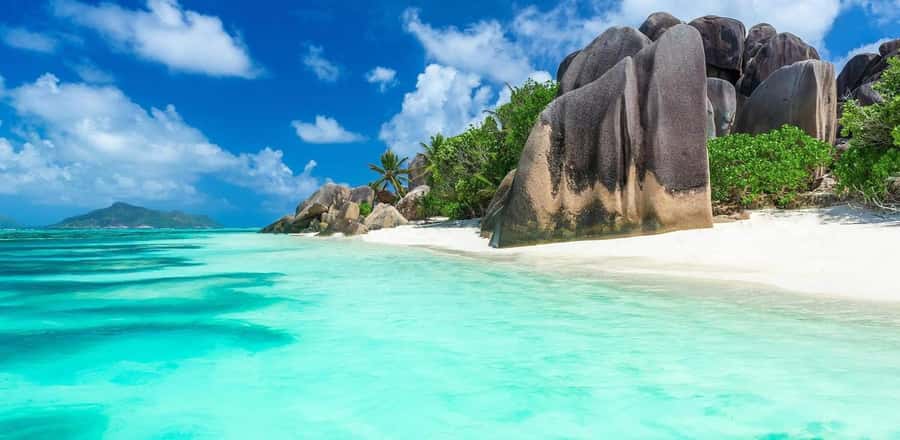 Praslin: Curieuse & St-Pierre Boat Adventure with Snorkeling - Walking through mangroves, beaches, and Coco de Mer country