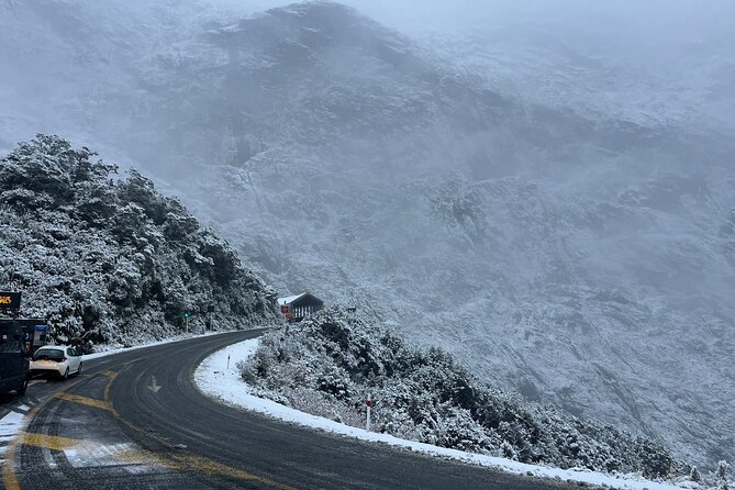 Premium Milford Sound Small Group Tour & Cruise from Queenstown - The Darran Mountains and the Homer Tunnel