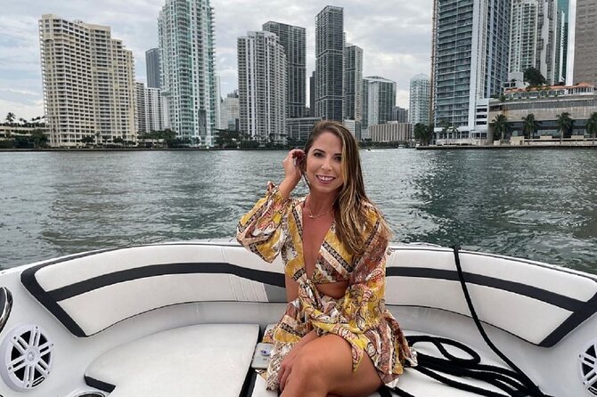 Private Boat Ride in Miami with Experienced Captain and Champagne - Millionaire Row and Star Island
