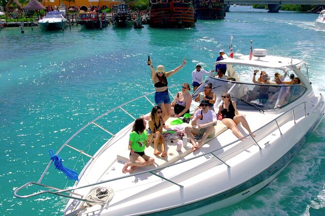 Private Premium Yacht 46FT Rental in Cancún - Four hours: the best middle ground for many groups
