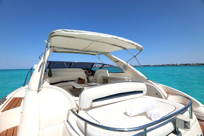 Private Premium Yacht 46FT Rental in Cancún - Six and eight hours: room for Isla Mujeres and lunch