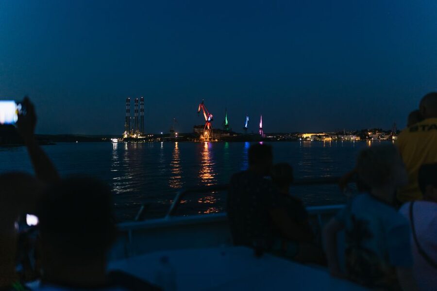 Pula: Dolphin&Sunset Cruise in Brijuni with Dinner&Drinks - Returning to Pula under the Lighting Giants