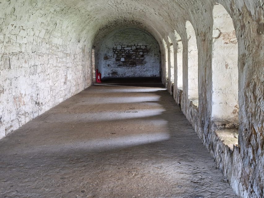 Queensferry: Sightseeing Cruise to Inchcolm Island - Beaches, wartime defenses, and wide views